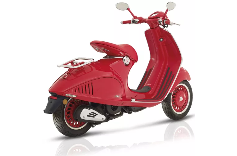 Vespa 946 125 i.e. 3V RED 2017 Vespa 946 125 i.e. 3V RED 2017